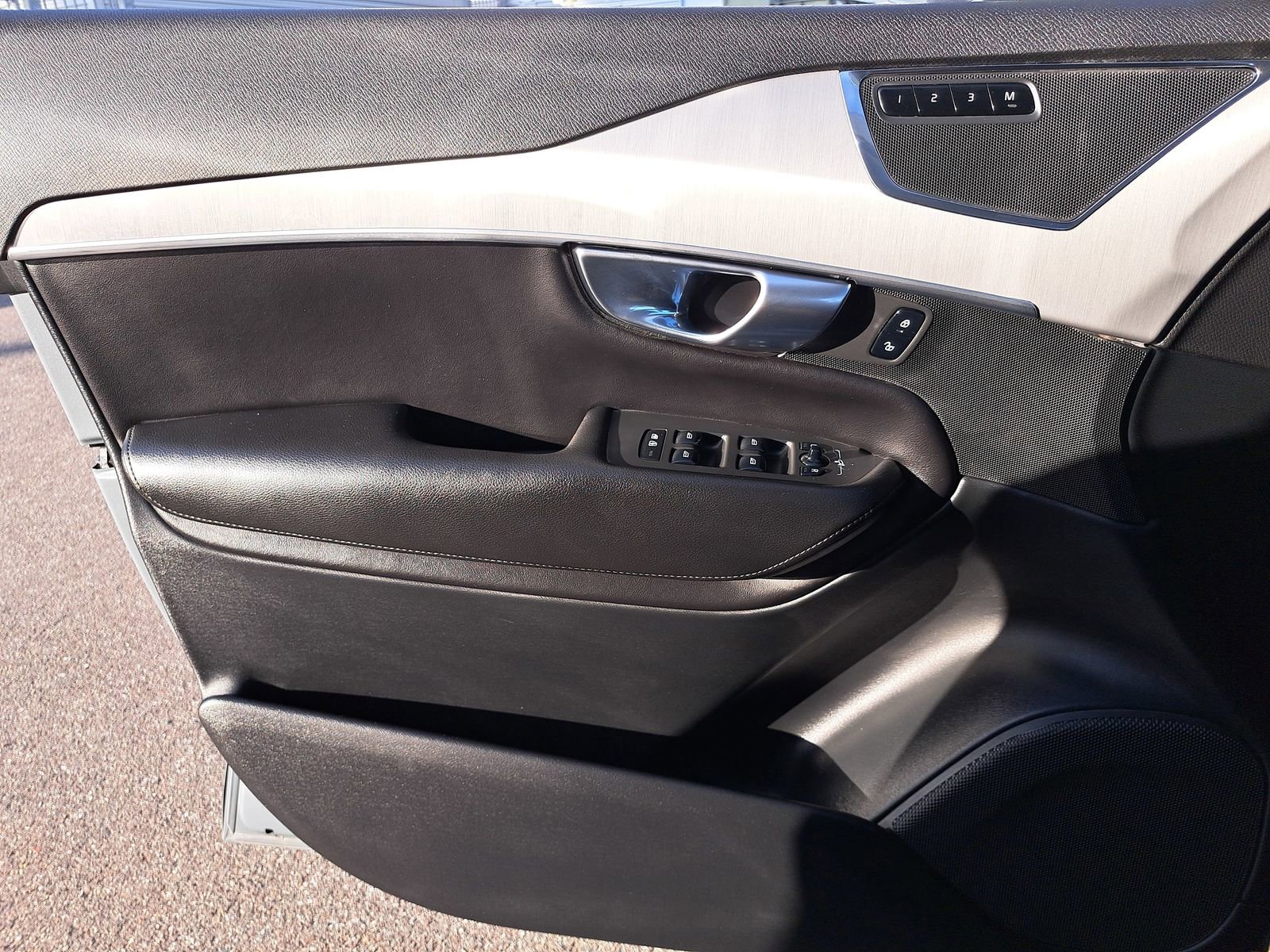 Used 2022 Volvo XC90 T5 Momentum image 31