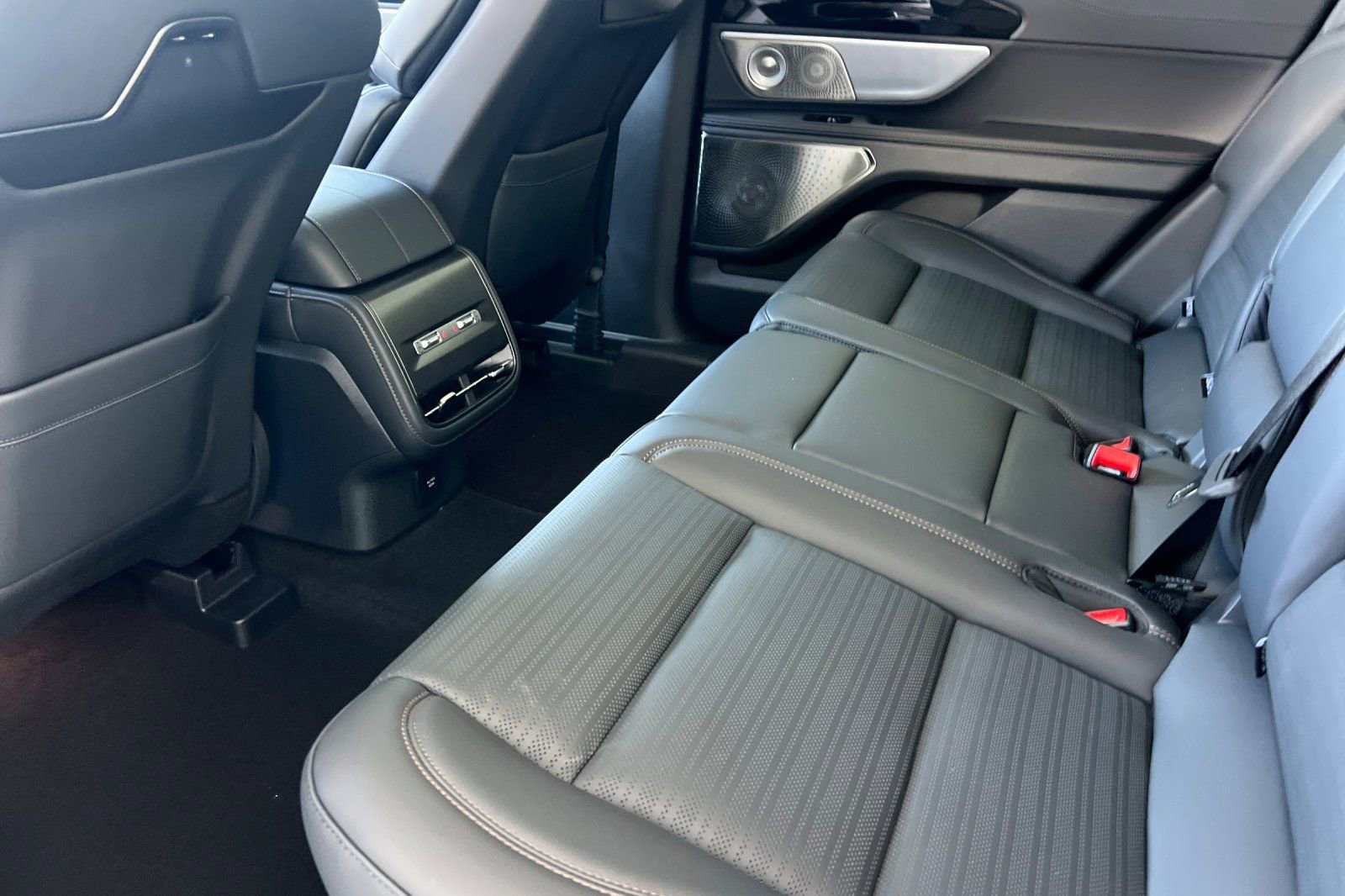 New 2026 Lincoln Nautilus Reserve AWD/4WD image 10