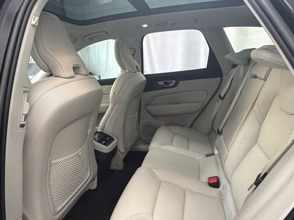 Used 2023 Volvo XC60 B5 Ultimate FWD image 20
