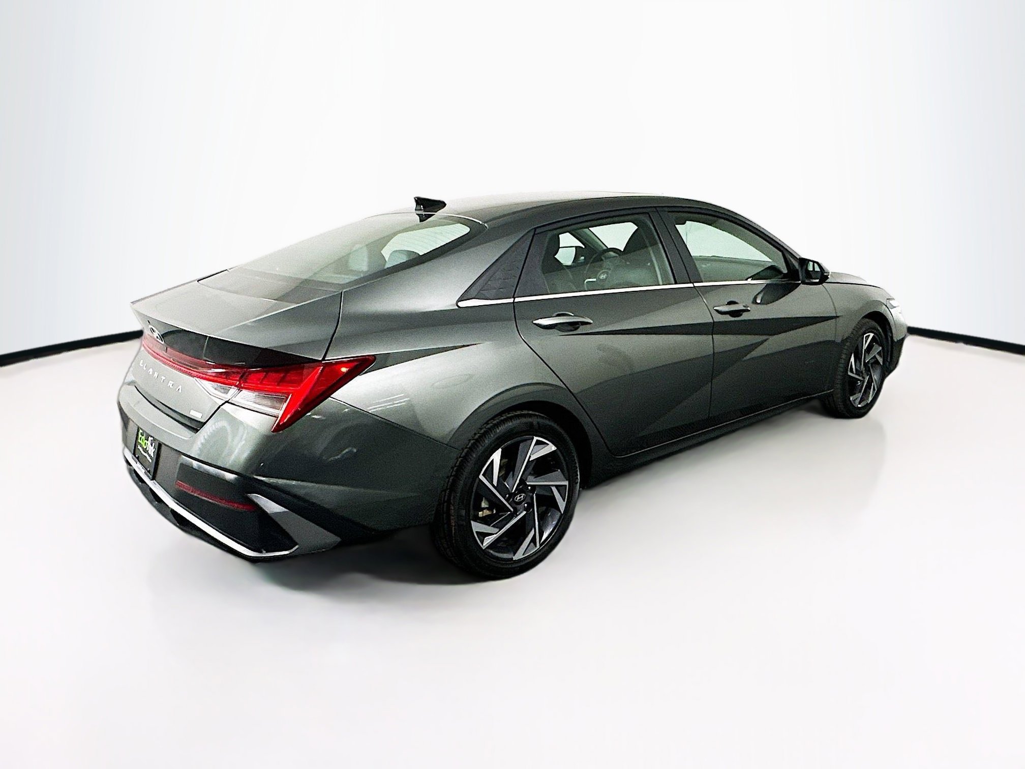 Used 2025 Hyundai Elantra Limited image 9