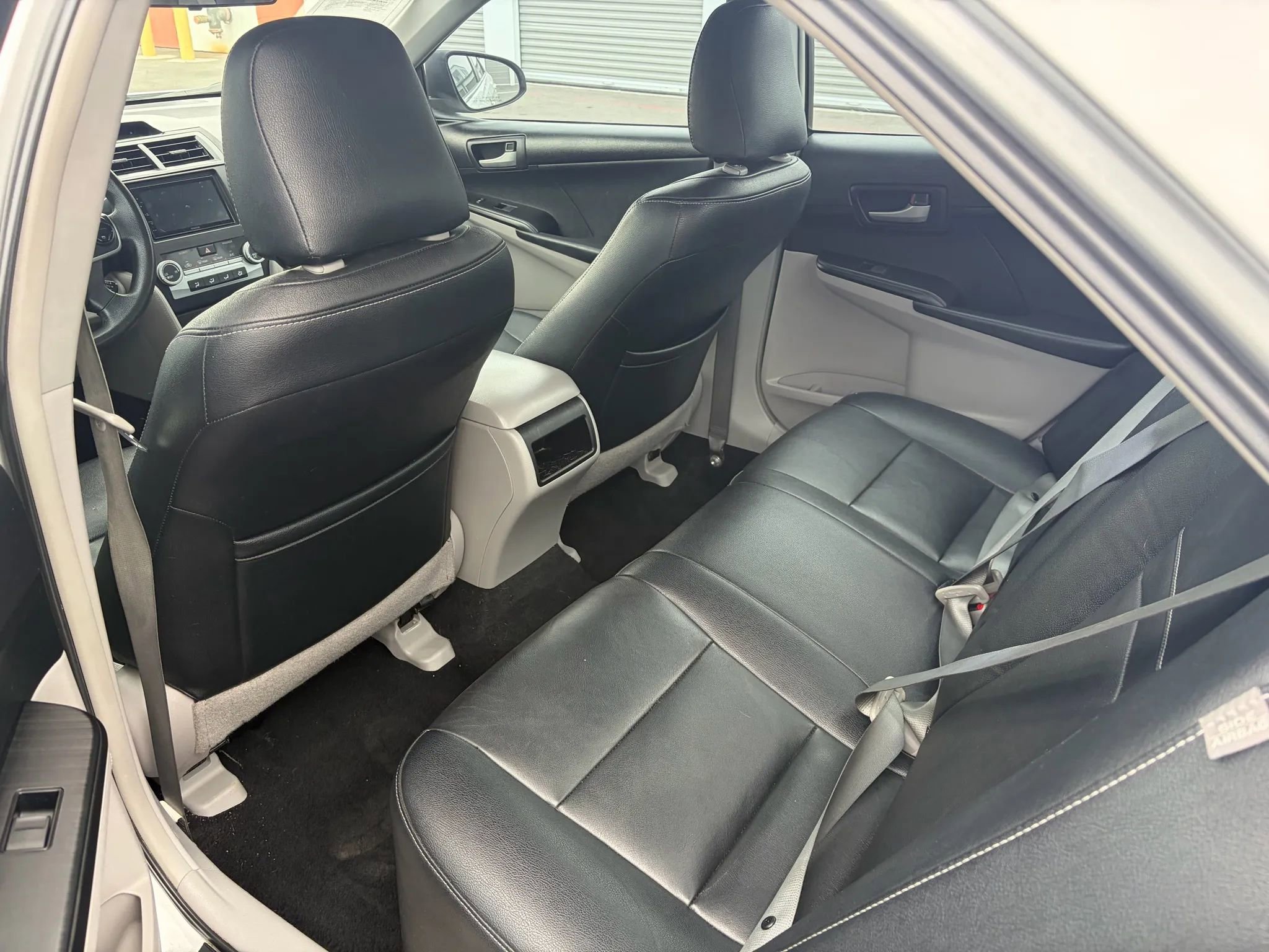 Used 2014 Toyota Camry L image 12