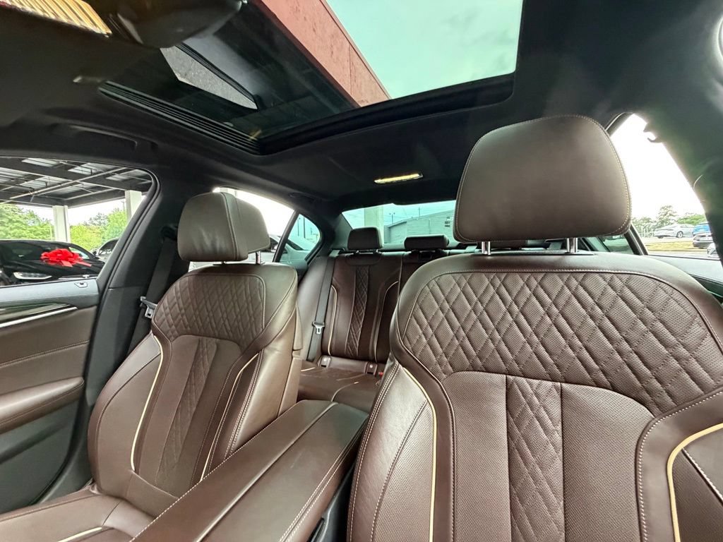 Used 2022 BMW M550i xDrive w/ Dynamic Handling Package AWD/4WD image 30