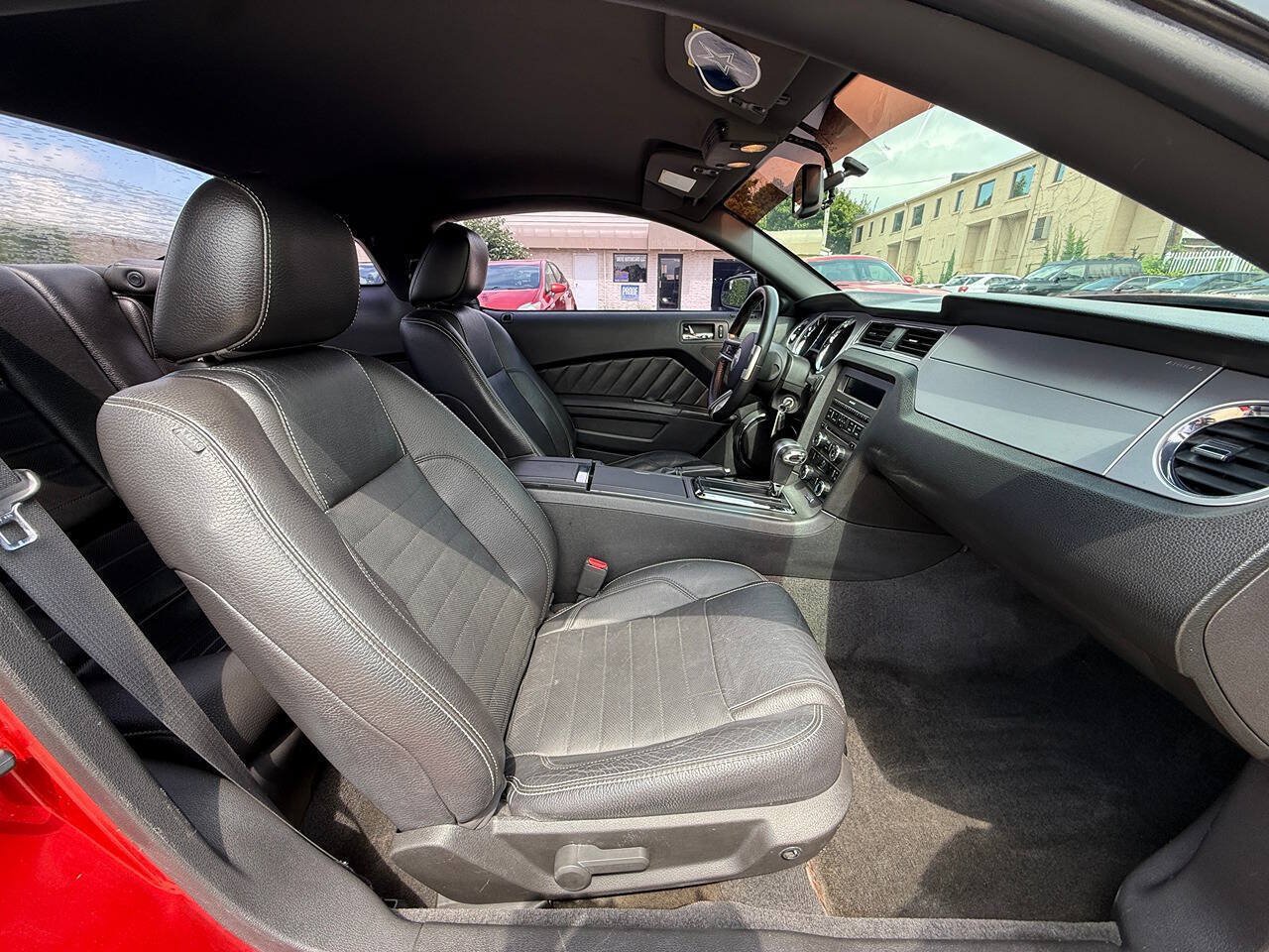 Used 2011 Ford Mustang Premium w/ 202A Rapid Spec Order Code RWD image 9