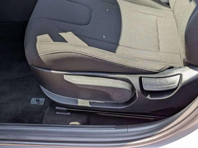 Used 2025 Hyundai Elantra Hybrid FWD image 12