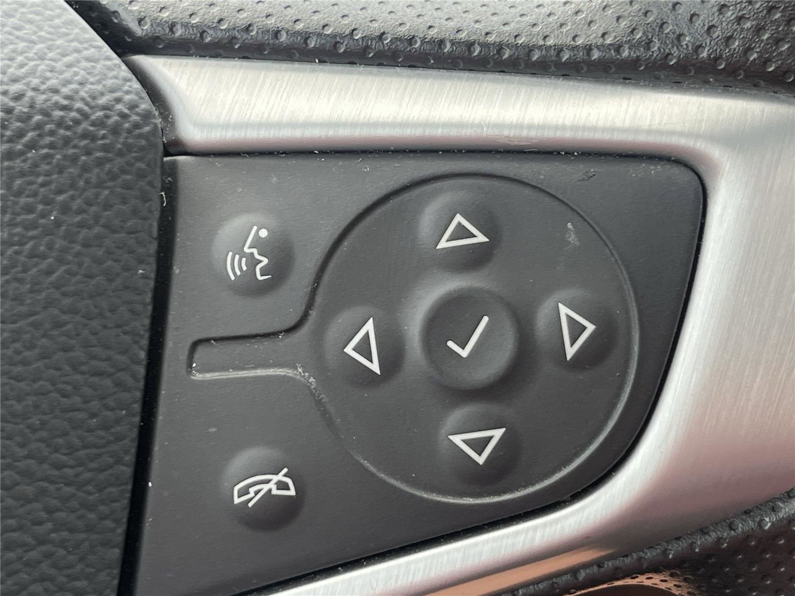 Used 2024 GMC Terrain SLE image 21