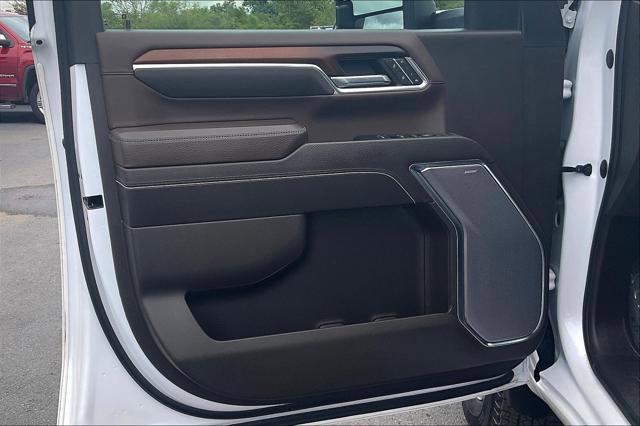 Used 2024 GMC Sierra 3500 Denali w/ Technology Package image 18