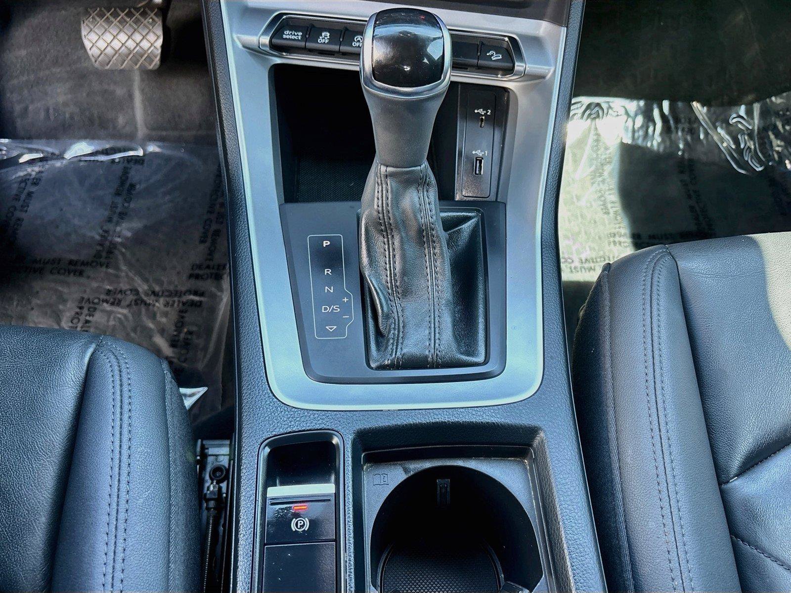 Used 2020 Audi Q3 2.0T Premium w/ Convenience Package AWD/4WD image 16