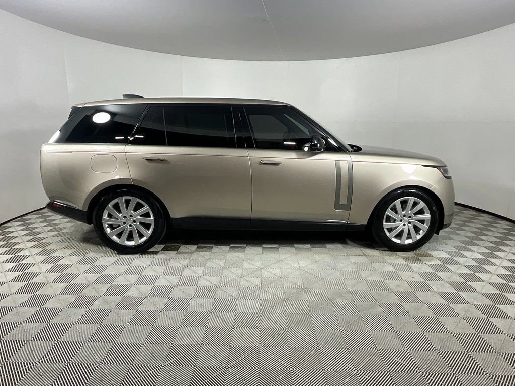 Used 2025 Land Rover Range Rover Long Wheelbase SE image 5
