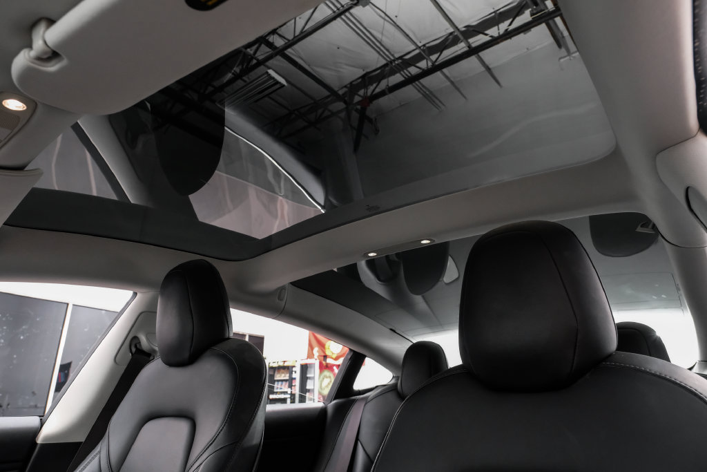 Used 2018 Tesla Model 3 Long Range RWD image 5
