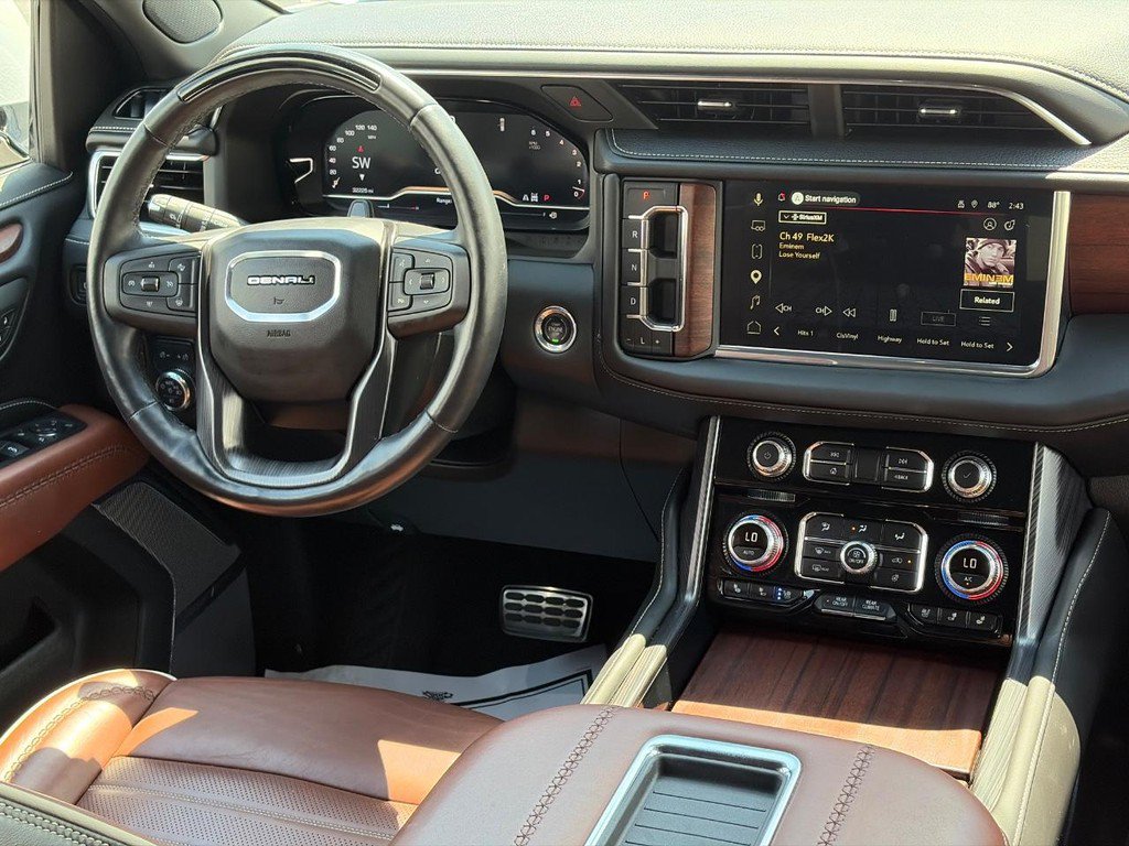 Used 2023 GMC Yukon Denali Ultimate AWD/4WD image 13