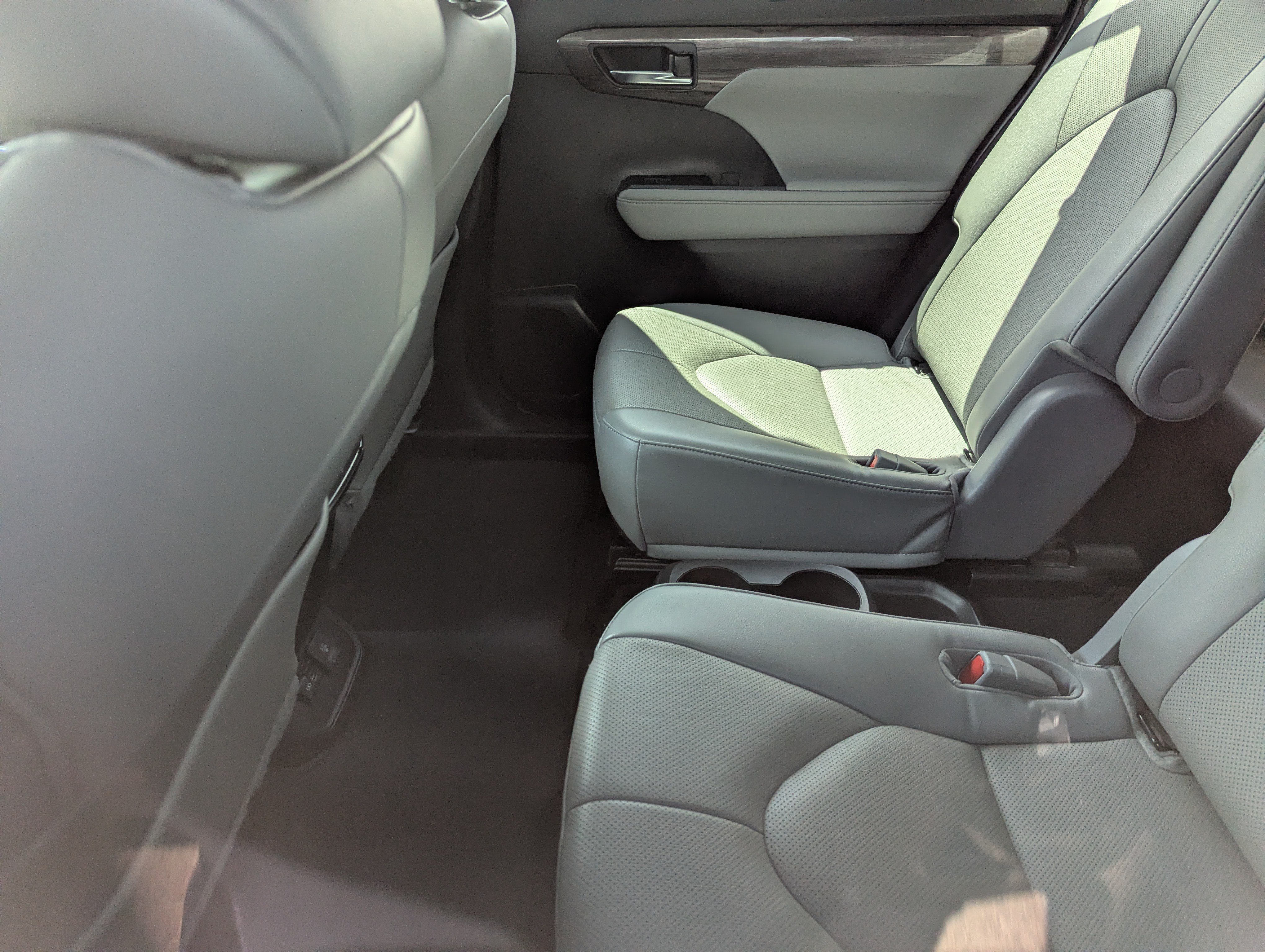 Used 2023 Toyota Highlander Limited FWD image 8