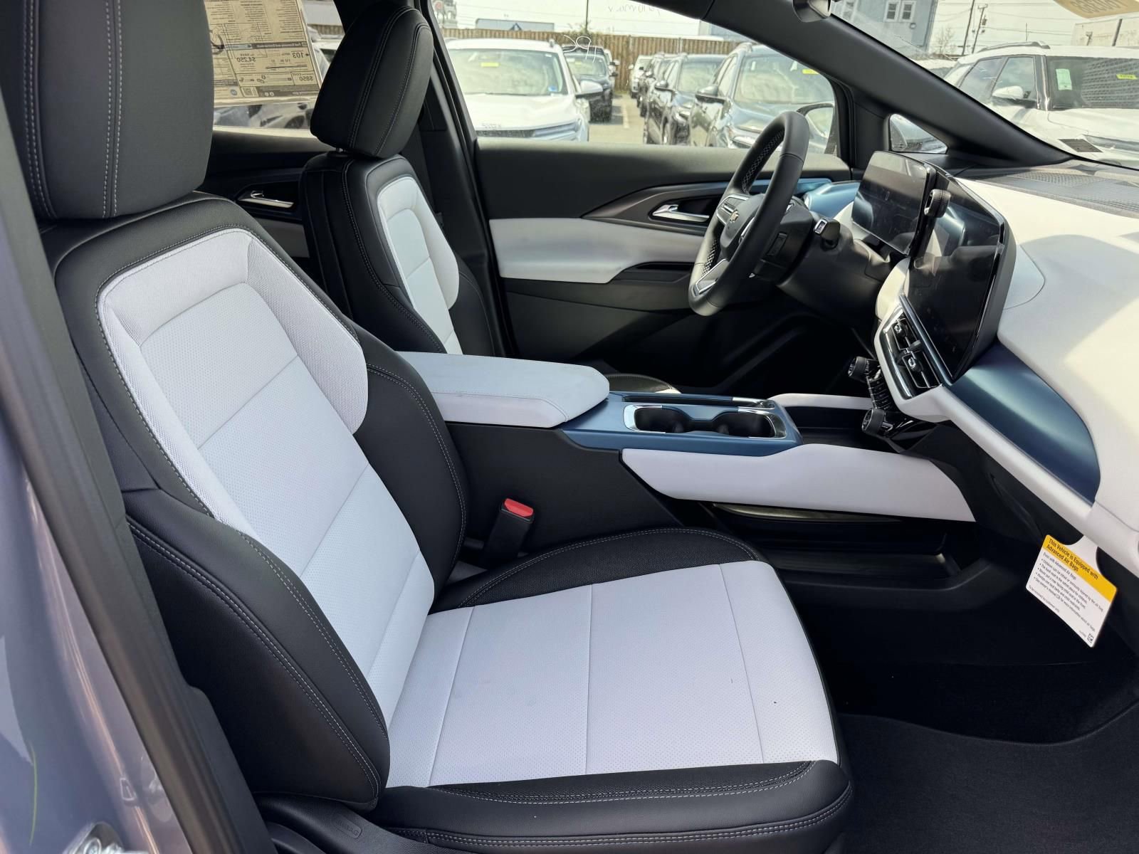New 2026 Chevrolet Equinox EV LT AWD/4WD image 29