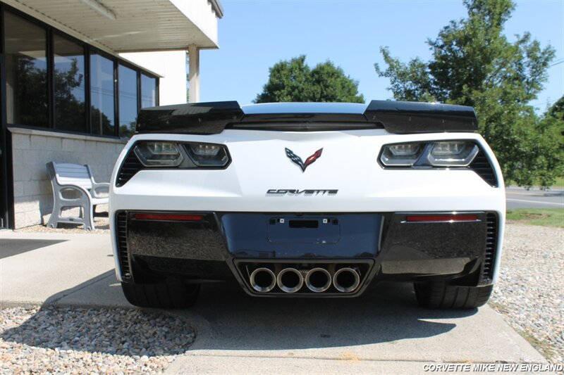 Used 2015 Chevrolet Corvette Z06 w/ 3LZ Preferred Equipment Group RWD image 21