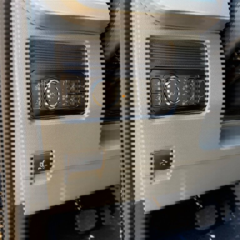 Used 2025 Ford F250 XLT w/ Black Appearance Package image 13