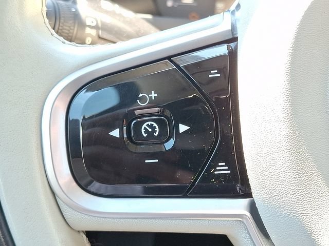Used 2019 Volvo XC90 T5 Momentum w/ Advanced Package AWD/4WD image 17