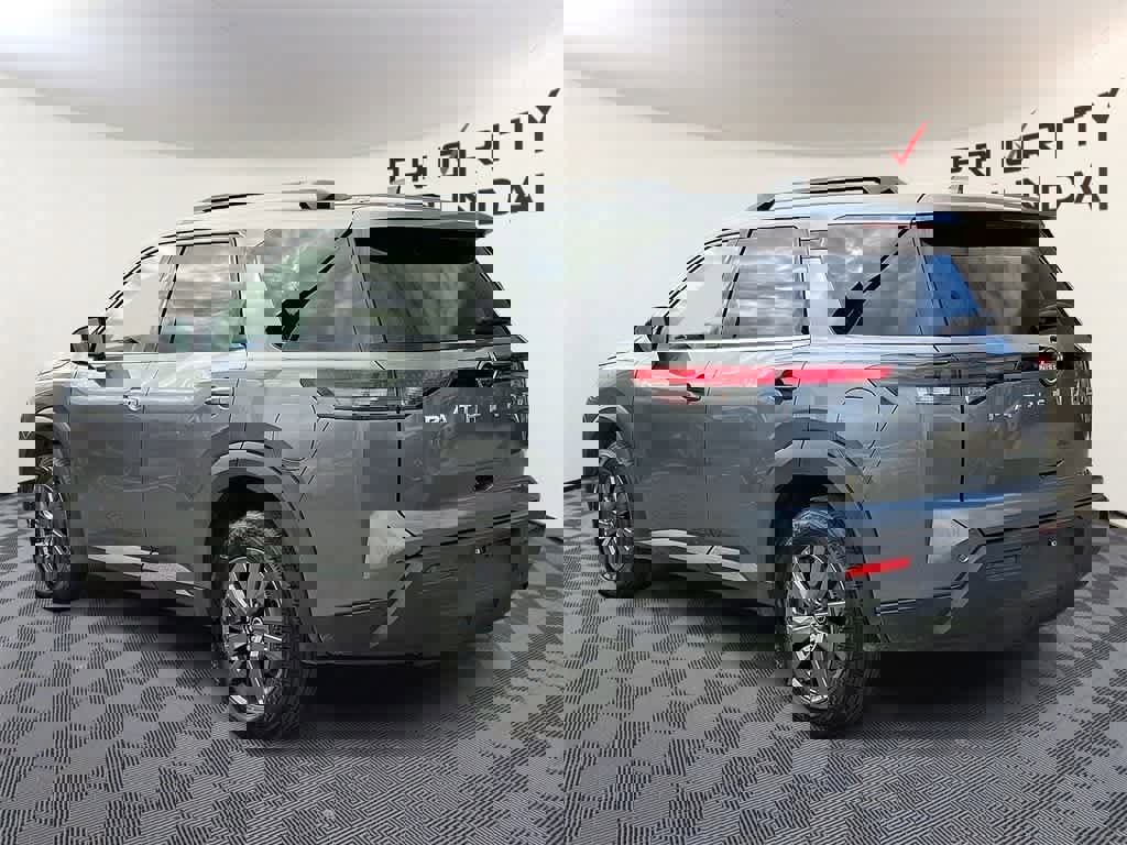 Used 2025 Nissan Pathfinder SV image 6