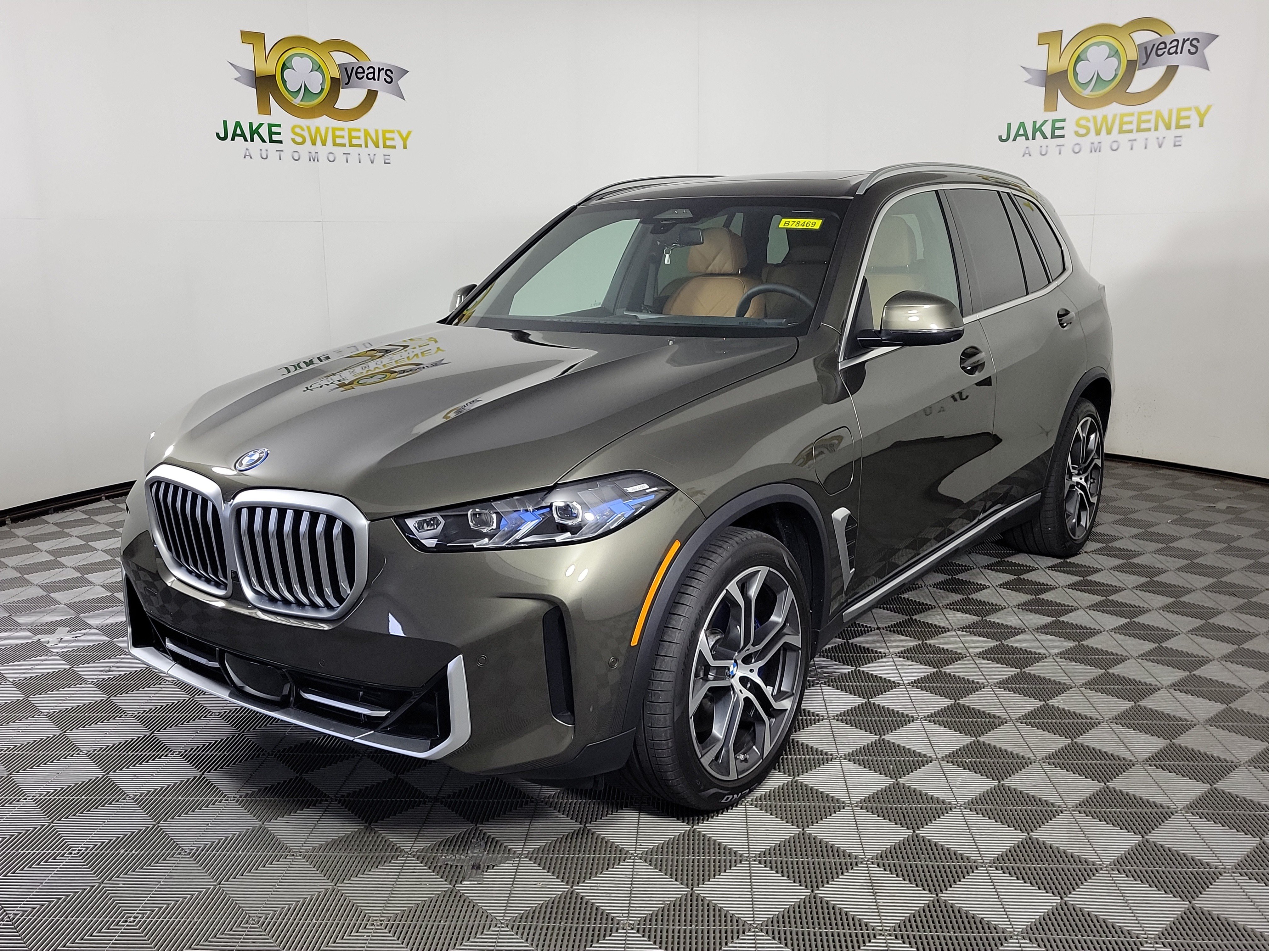Used 2026 BMW X5 xDrive50e w/ Climate Comfort Package AWD/4WD image 3