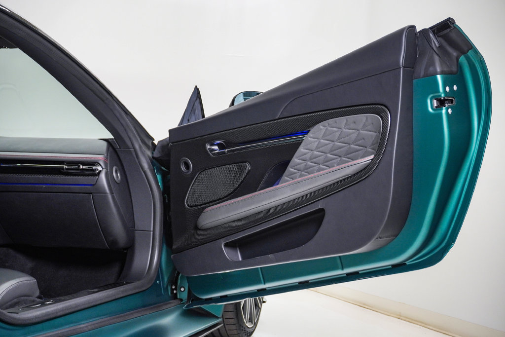 Used 2025 Aston Martin DB12 Coupe RWD image 19