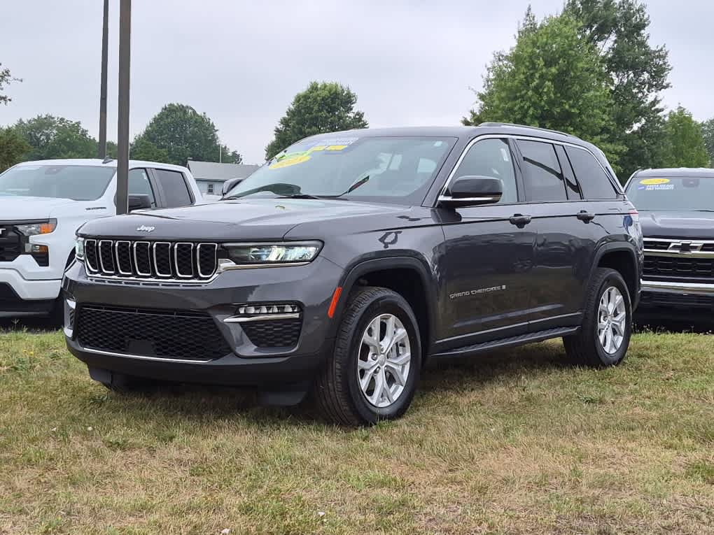 Used 2023 Jeep Grand Cherokee Limited AWD/4WD image 1