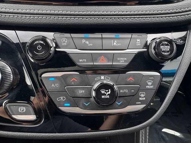Used 2025 Chrysler Pacifica Limited FWD image 19
