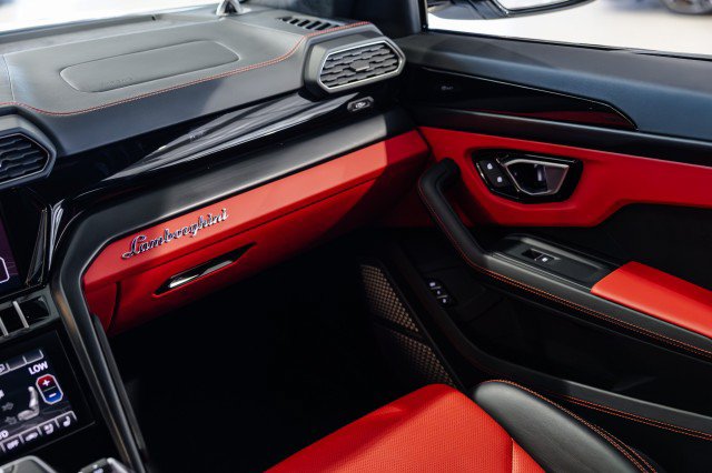 Used 2022 Lamborghini Urus AWD/4WD image 46