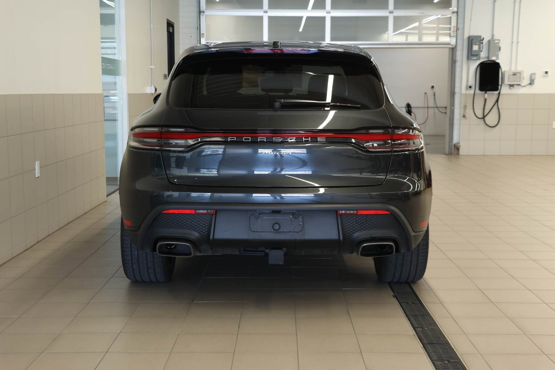 Used 2025 Porsche Macan image 18