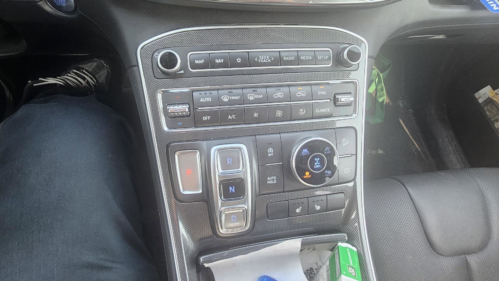 Used 2023 Hyundai Santa Fe SEL w/ Premium Package image 9