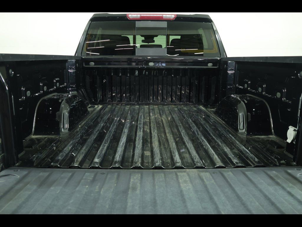 Used 2022 Chevrolet Silverado 1500 LT w/ Z71 Off-Road Package image 18