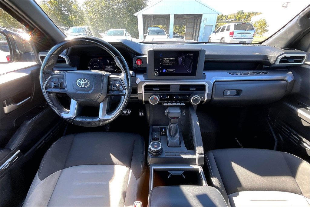 Used 2024 Toyota Tacoma TRD Sport AWD/4WD image 10