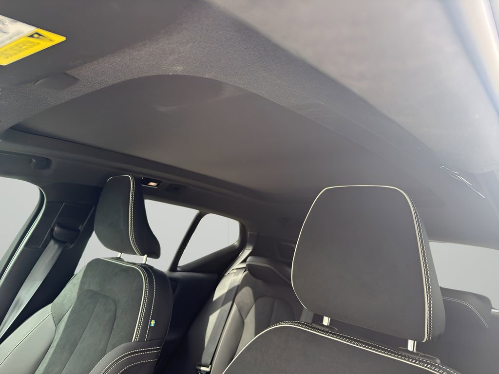 Used 2023 Volvo XC40 Recharge Ultimate image 26