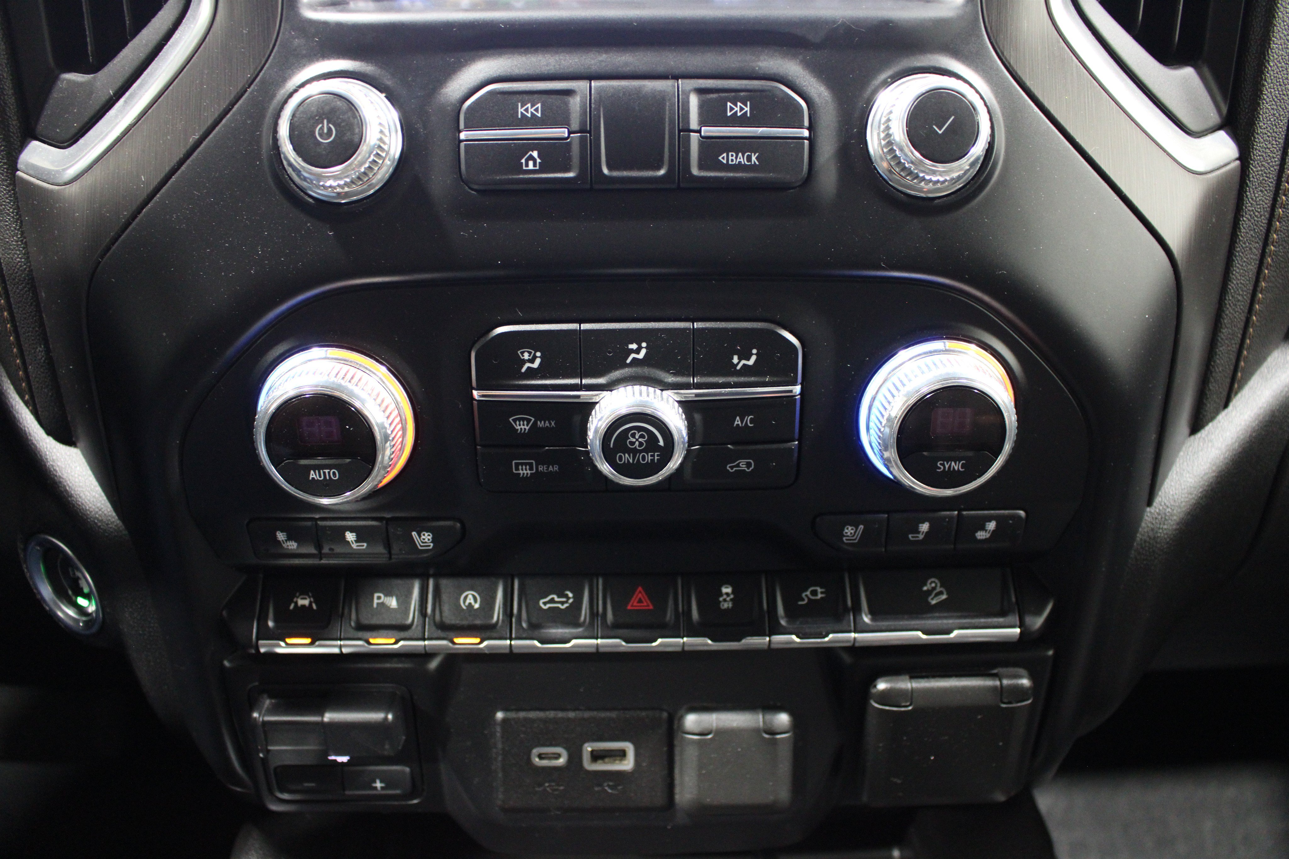 Used 2019 GMC Sierra 1500 AT4 w/ AT4 Premium Package AWD/4WD image 16