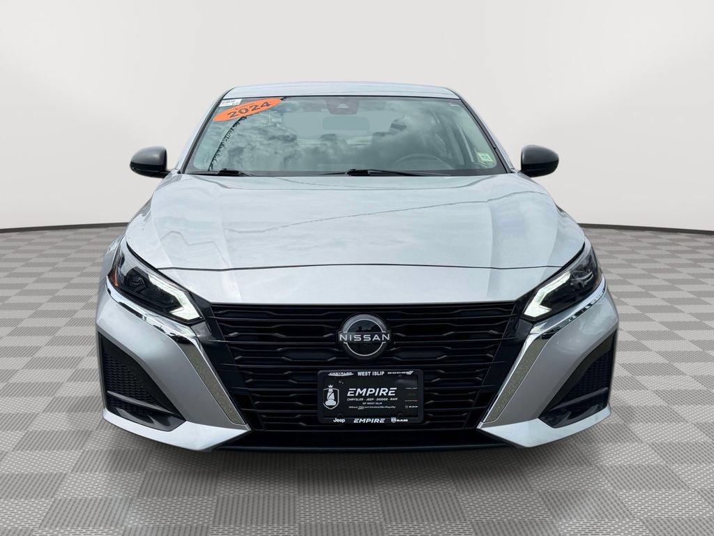 Used 2024 Nissan Altima 2.5 SV FWD image 2