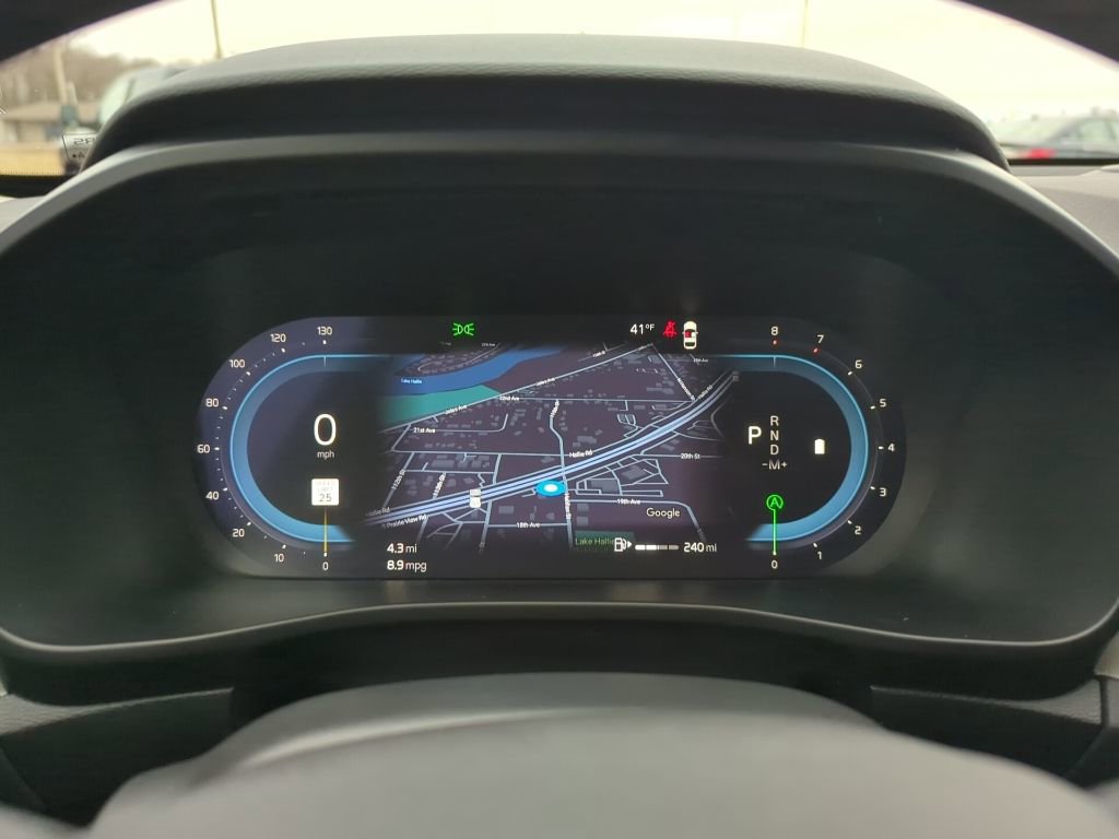 Used 2024 Volvo XC40 B5 Plus image 23