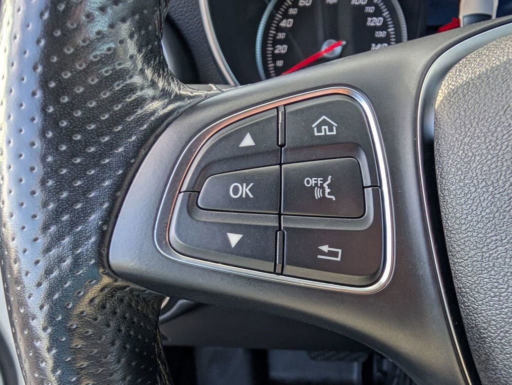 Used 2018 Mercedes-Benz GLC 300 4MATIC image 28