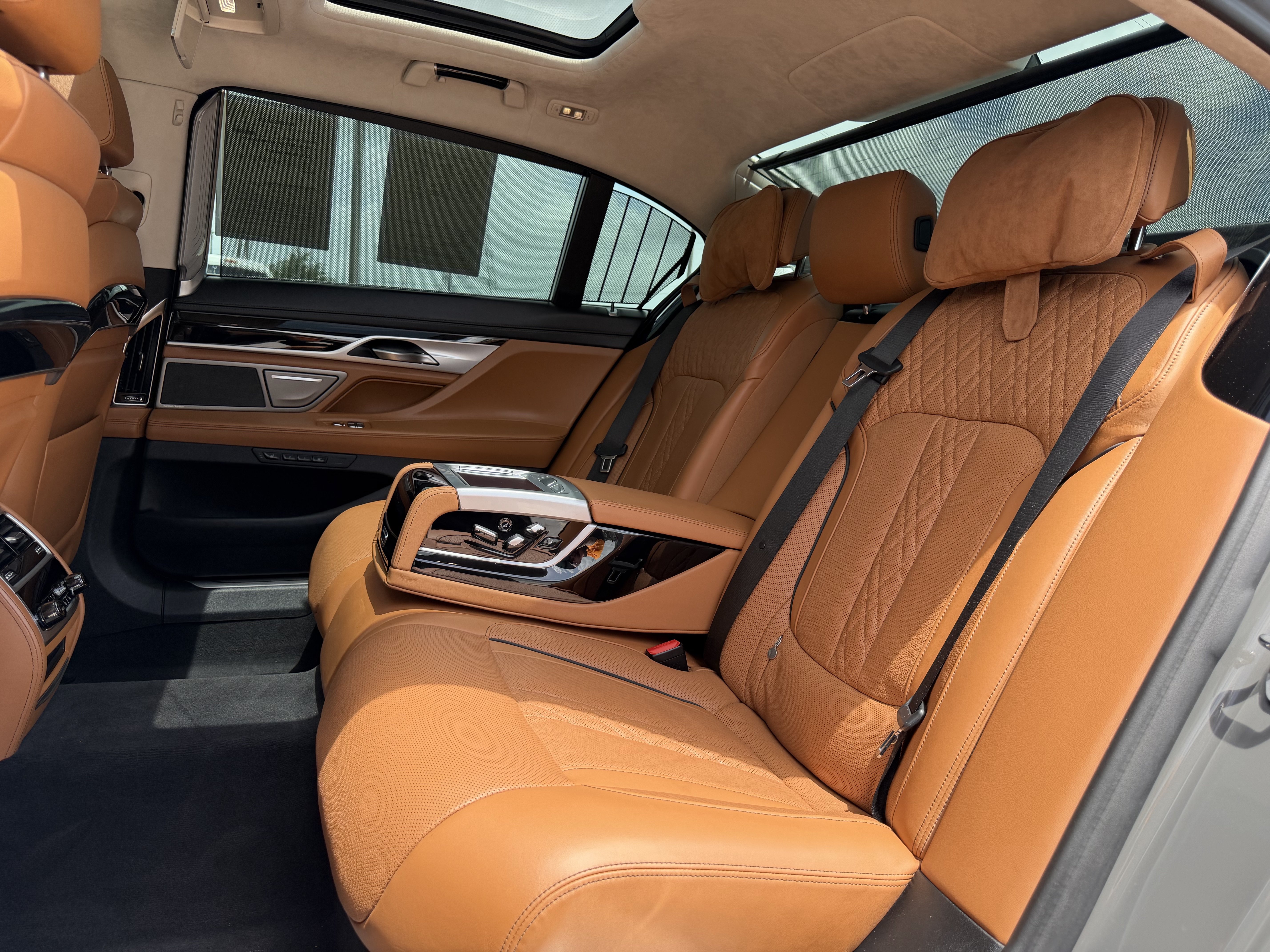 Used 2020 BMW 750i xDrive w/ Executive Package AWD/4WD image 50