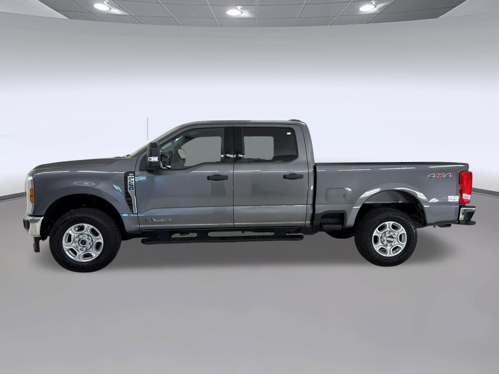 Used 2025 Ford F250 XLT AWD/4WD image 2
