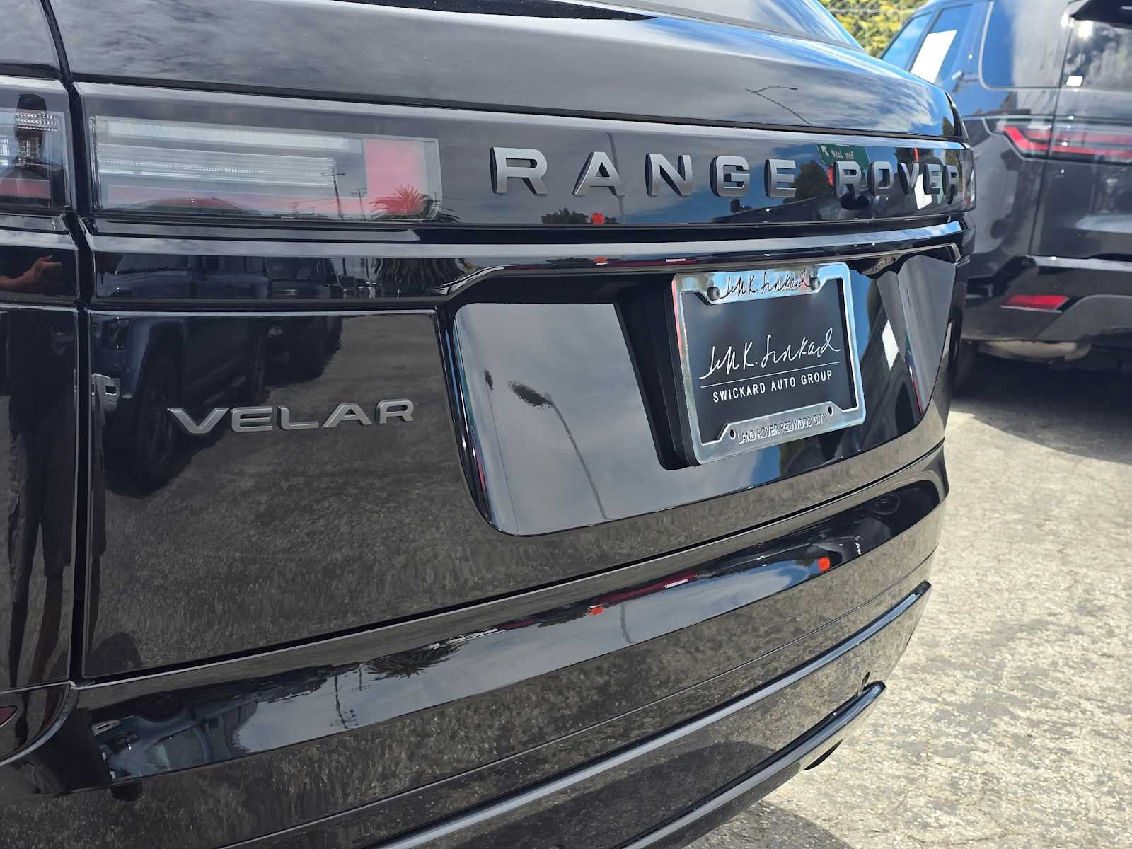 Used 2025 Land Rover Range Rover Velar Dynamic SE AWD/4WD image 16