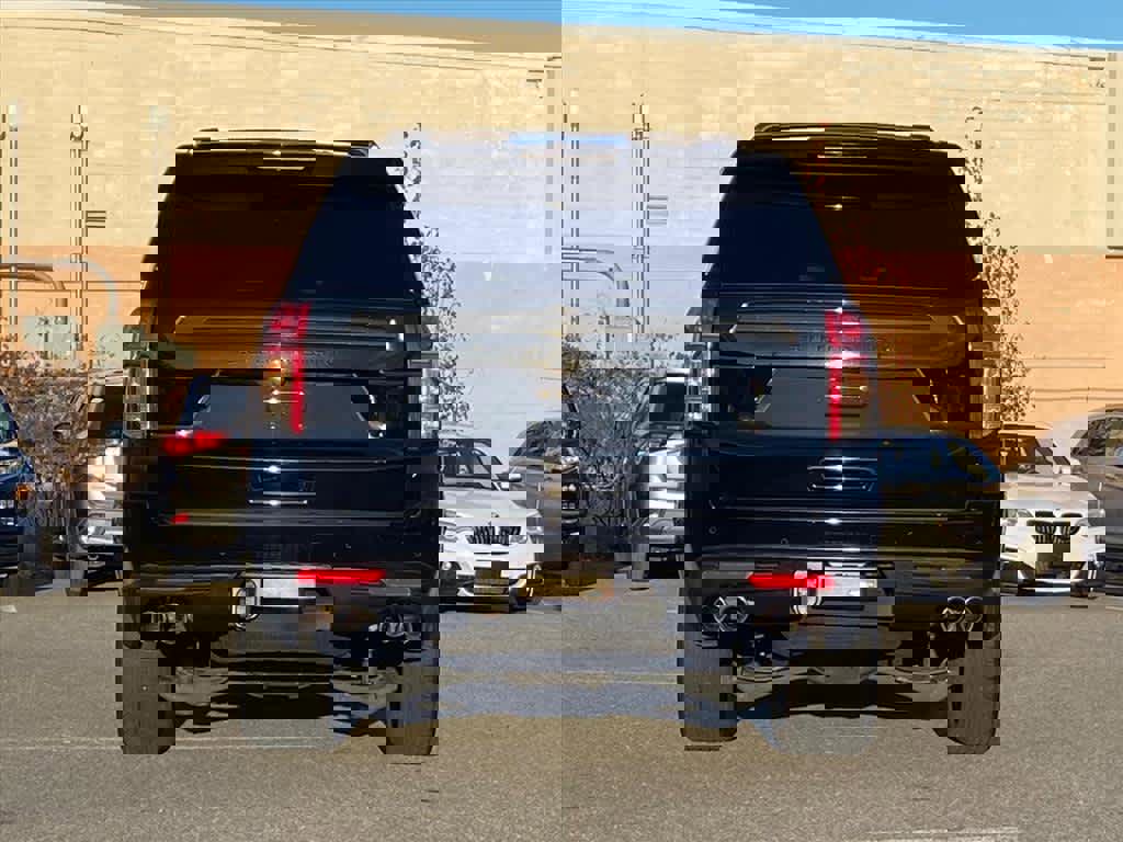 Used 2022 Chevrolet Suburban High Country image 4