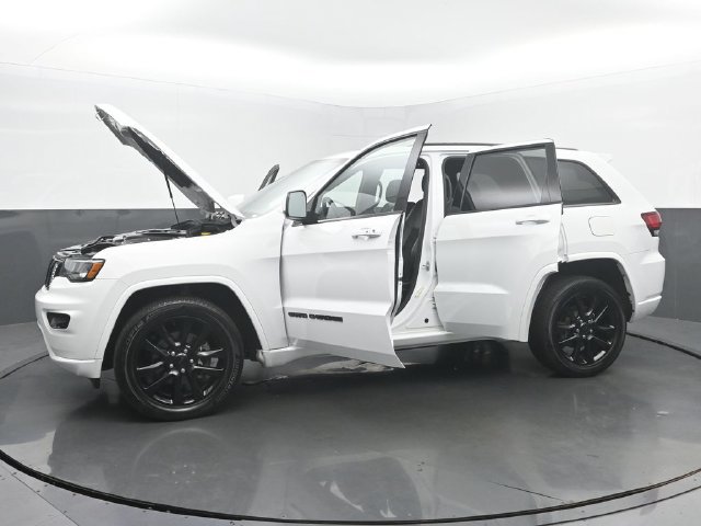Used 2019 Jeep Grand Cherokee Altitude AWD/4WD image 57