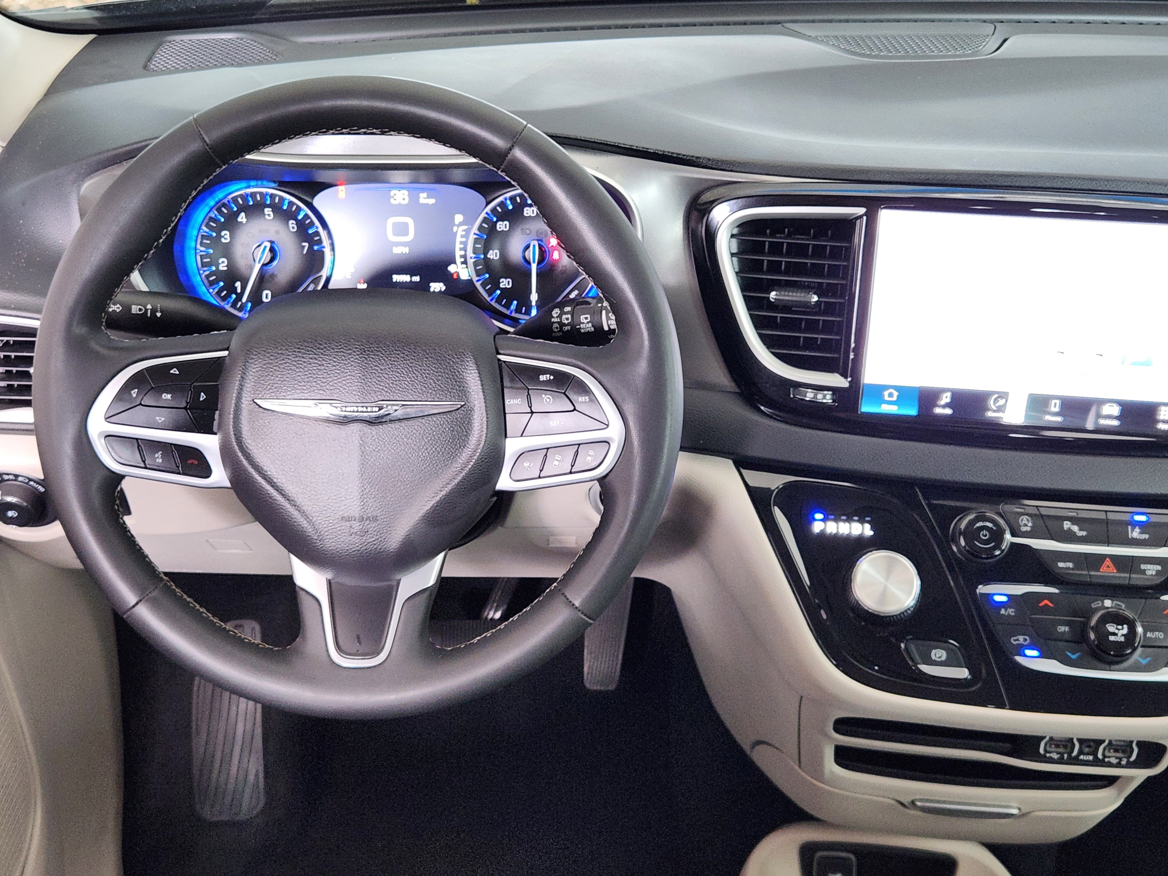 Used 2023 Chrysler Pacifica Touring-L FWD image 29