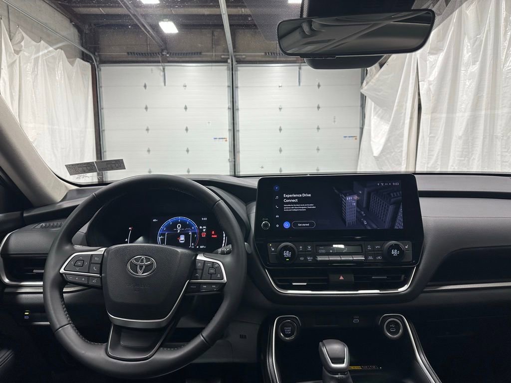 Used 2025 Toyota Grand Highlander AWD image 16