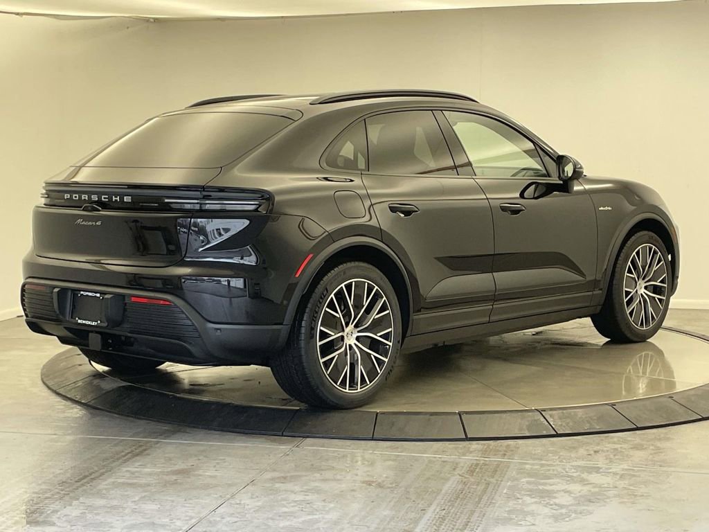 New 2026 Porsche Macan 4 Electric image 7