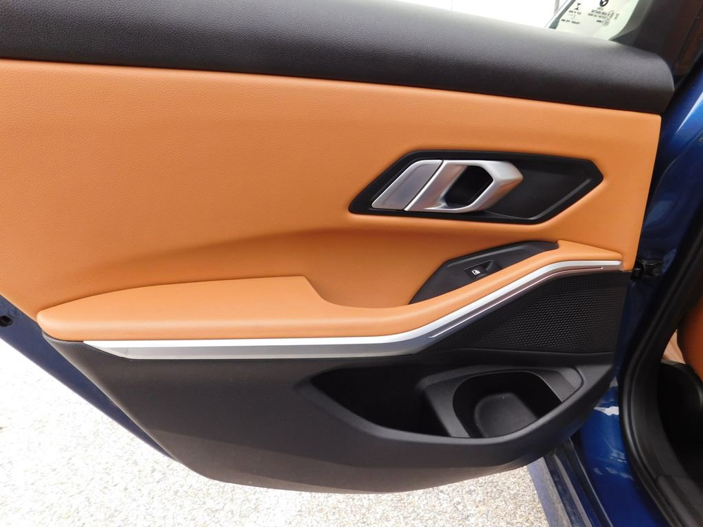 Used 2022 BMW 330i xDrive Sedan w/ Premium Package image 11