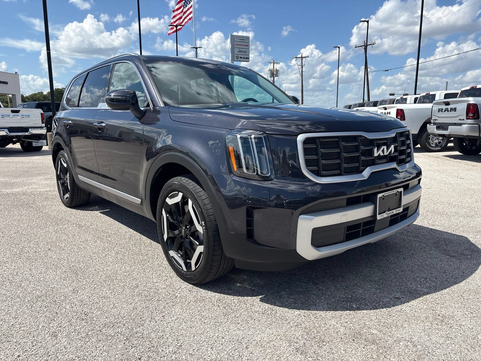 Used 2025 Kia Telluride S FWD image 8