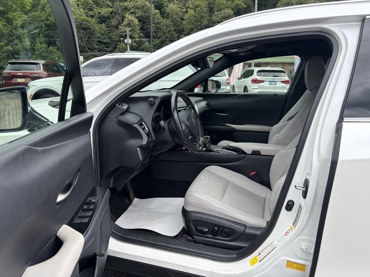 Used 2019 Lexus UX 250h w/ Premium Package AWD/4WD image 11