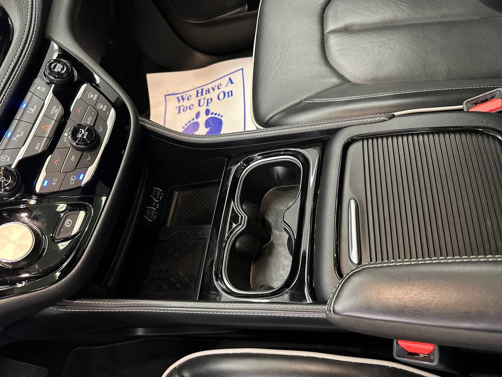 Used 2025 Chrysler Pacifica Limited FWD image 34