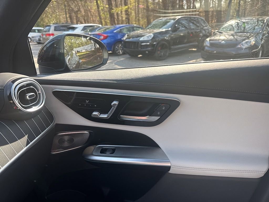 Used 2023 Mercedes-Benz GLC 300 4MATIC image 17