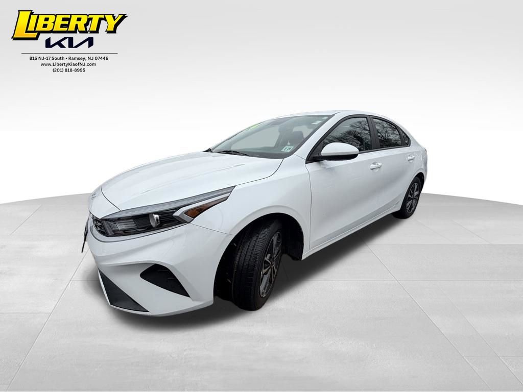 Used 2024 Kia Forte LXS image 3