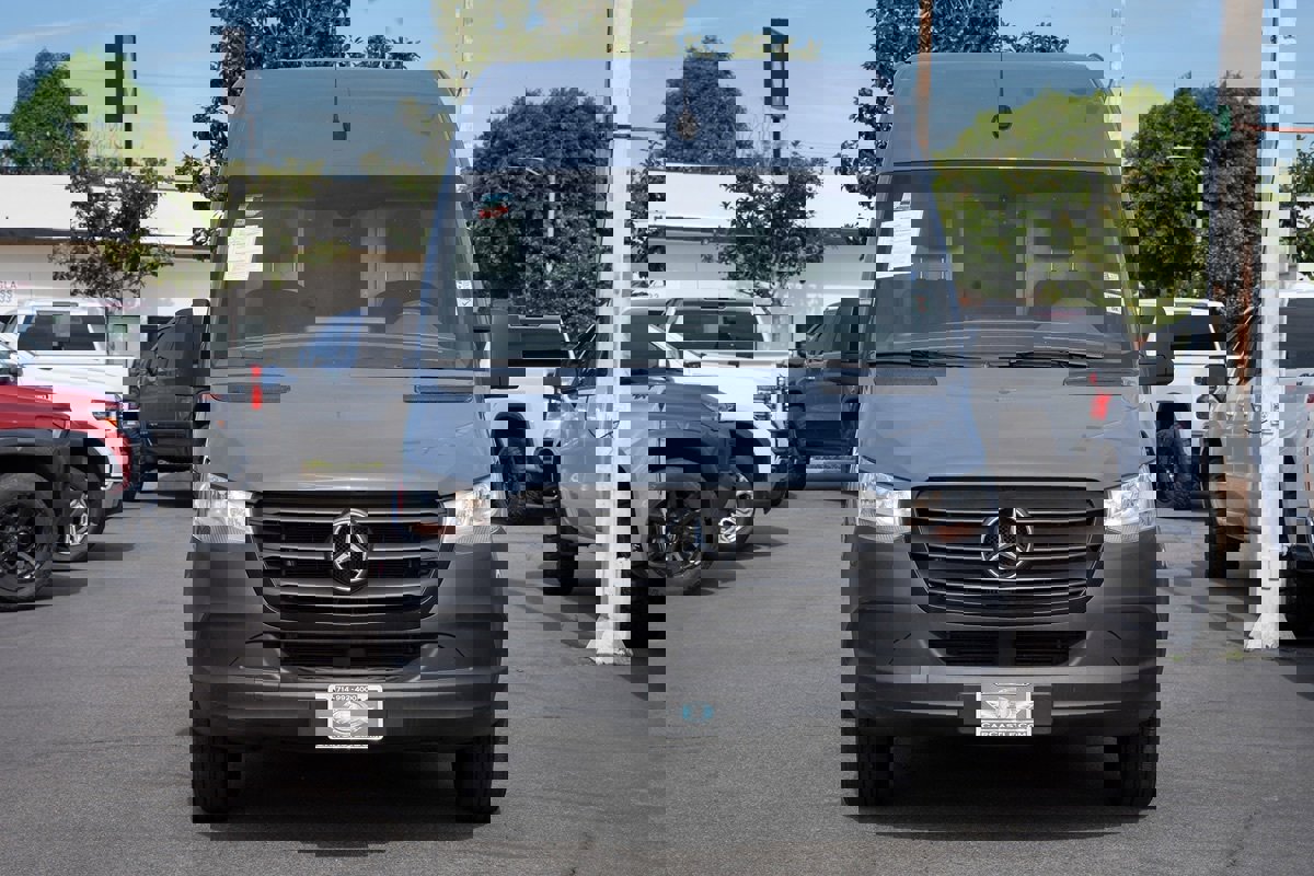 Used 2019 Mercedes-Benz Sprinter 144 image 3