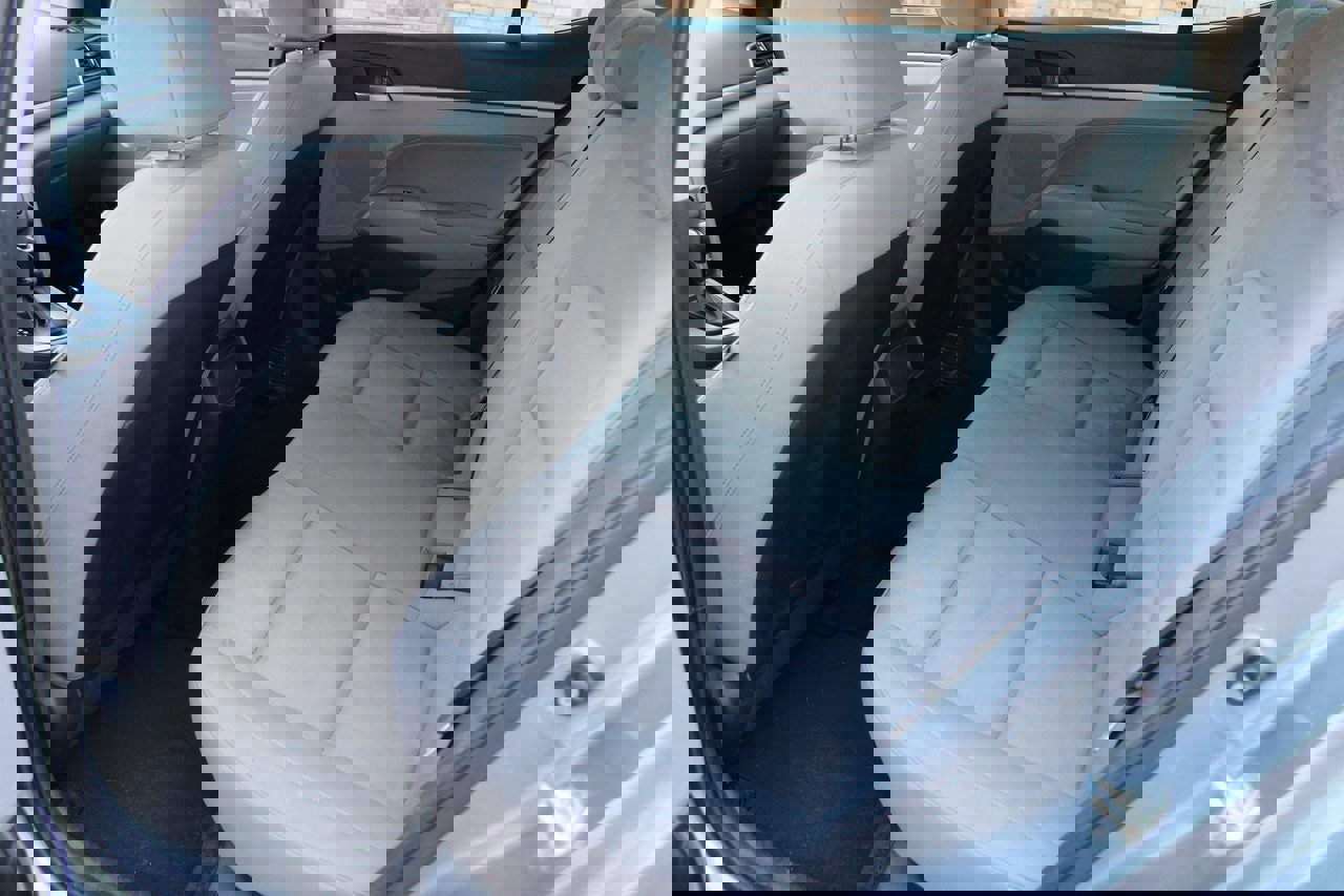 Used 2017 Hyundai Elantra SE image 5